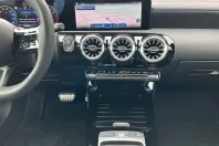 Mercedes-Benz CLA 180 din 2023 cu 3.176 km - oferta MER106092 - foto 10