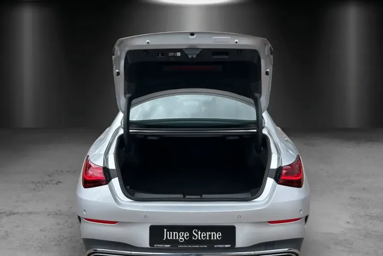 Mercedes-Benz CLA 180 din 2023 cu 3.176 km - oferta MER106092 - foto 13