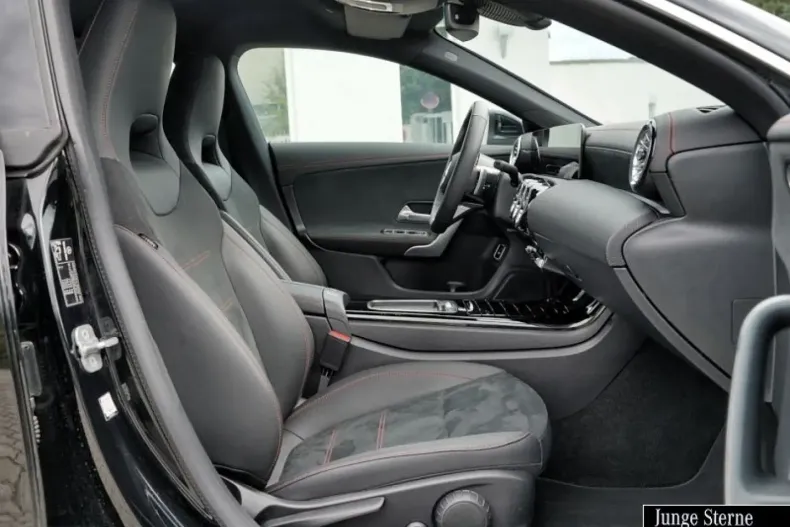 Mercedes-Benz CLA 200 din 2024 cu 27.061 km - oferta MER106101 - foto 4