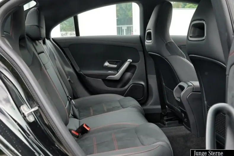 Mercedes-Benz CLA 200 din 2024 cu 27.061 km - oferta MER106101 - foto 5