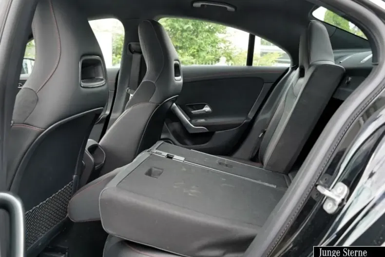 Mercedes-Benz CLA 200 din 2024 cu 27.061 km - oferta MER106101 - foto 6