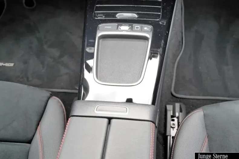 Mercedes-Benz CLA 200 din 2024 cu 27.061 km - oferta MER106101 - foto 11