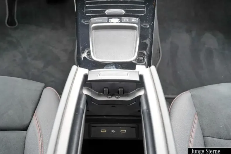 Mercedes-Benz CLA 200 din 2024 cu 27.061 km - oferta MER106101 - foto 12