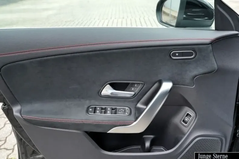 Mercedes-Benz CLA 200 din 2024 cu 27.061 km - oferta MER106101 - foto 13