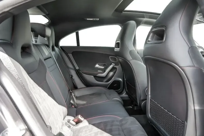 Mercedes-Benz CLA 250 din 2024 cu 9.621 km - oferta MER106104 - foto 6