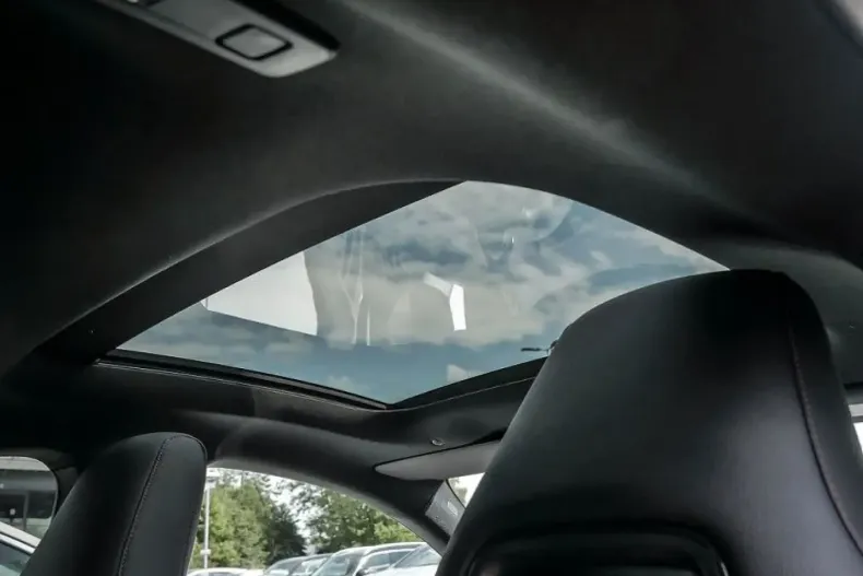 Mercedes-Benz CLA 250 din 2024 cu 9.621 km - oferta MER106104 - foto 9