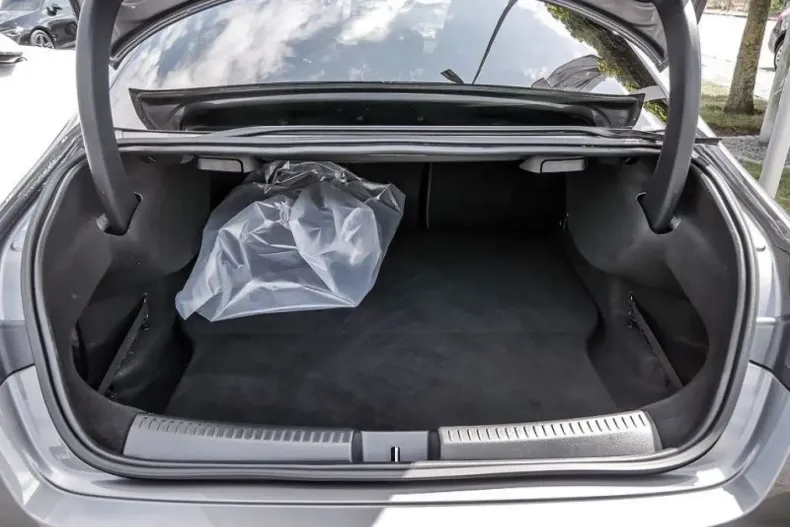 Mercedes-Benz CLA 250 din 2024 cu 9.621 km - oferta MER106104 - foto 11