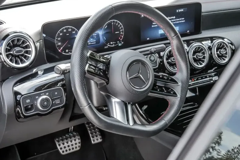 Mercedes-Benz CLA 250 din 2024 cu 9.621 km - oferta MER106104 - foto 15