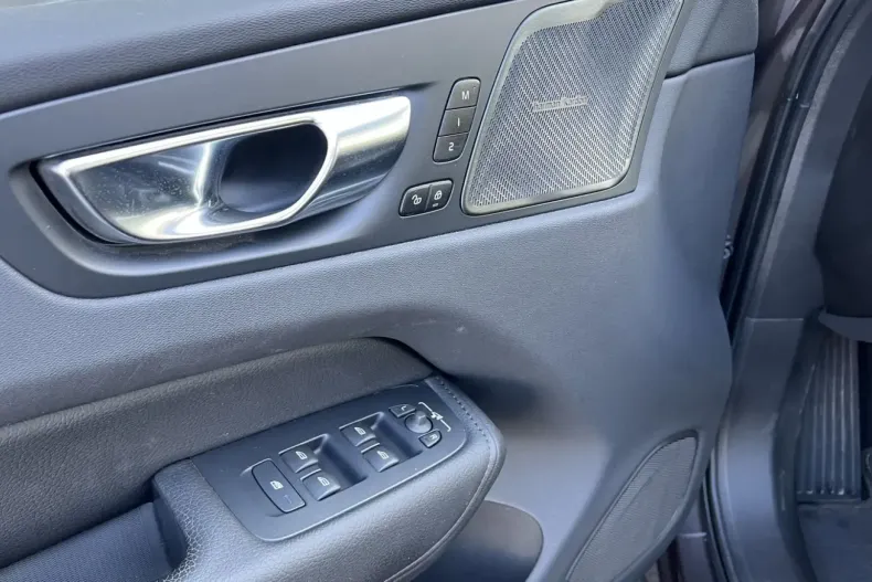 Volvo XC60 din 2022 cu 76.800 km - oferta VOL106106 - foto 12