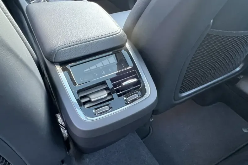 Volvo XC60 din 2022 cu 76.800 km - oferta VOL106106 - foto 16