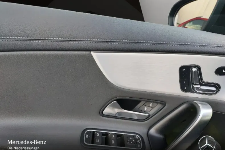 Mercedes-Benz CLA 250 din 2022 cu 70.383 km - oferta MER106108 - foto 14