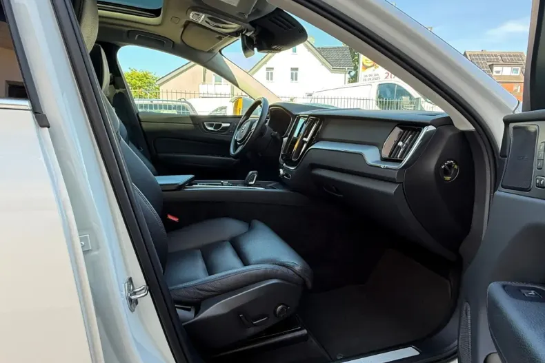 Volvo XC60 din 2021 cu 60.091 km - oferta VOL106112 - foto 20