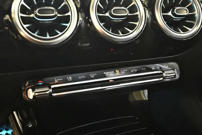 Mercedes-Benz CLA 250 din 2024 cu 6.741 km - oferta MER106114 - foto 10