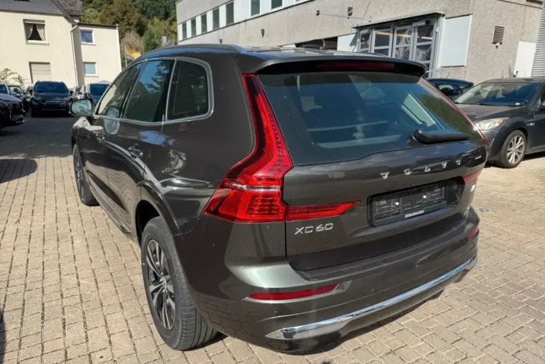 Volvo XC60 din 2022 cu 49.980 km - oferta VOL106122 - foto 3