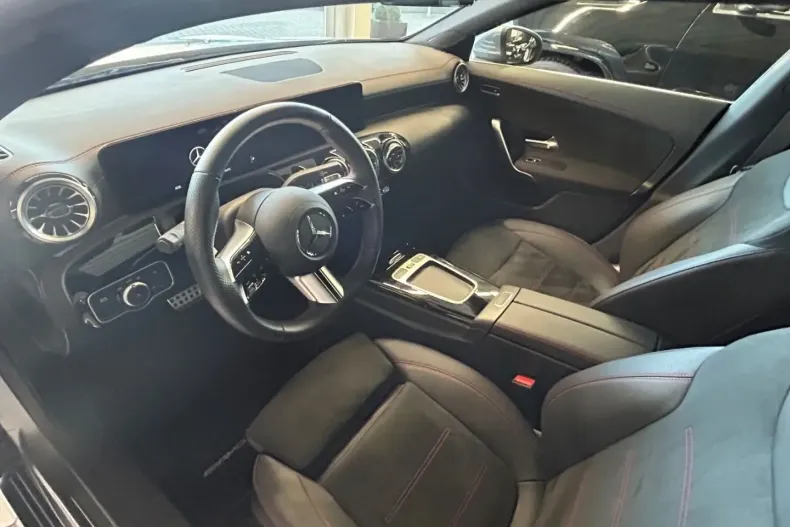 Mercedes-Benz CLA 180 din 2024 cu 24.571 km - oferta MER106128 - foto 9