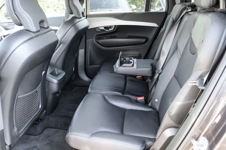 Volvo XC90 din 2023 cu 44.690 km - oferta VOL106190 - foto 13