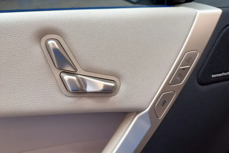 BMW iX din 2023 cu 24.300 km - oferta BMW106215 - foto 19