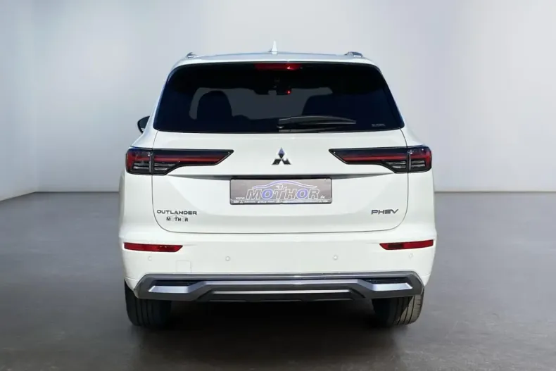 Mitsubishi Outlander din 2025 cu 4.000 km - oferta MIT106243 - foto 4