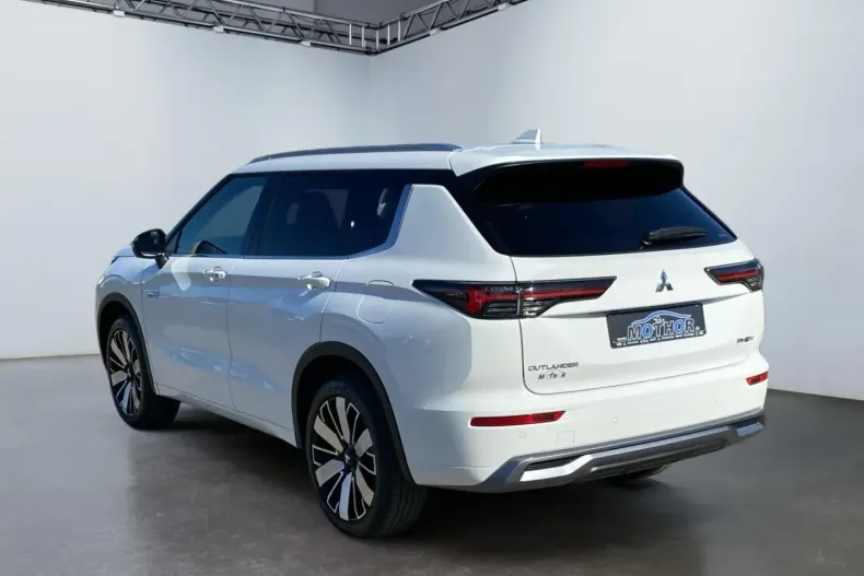 Mitsubishi Outlander din 2025 cu 4.000 km - oferta MIT106243 - foto 5