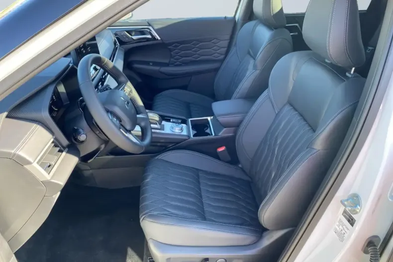 Mitsubishi Outlander din 2025 cu 4.000 km - oferta MIT106243 - foto 7