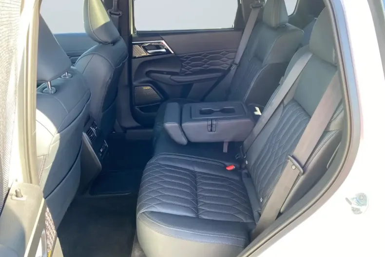 Mitsubishi Outlander din 2025 cu 4.000 km - oferta MIT106243 - foto 9