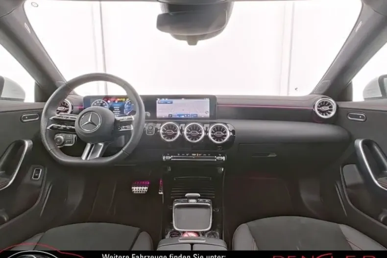 Mercedes-Benz CLA 180 din 2024 cu 24.615 km - oferta MER106247 - foto 3