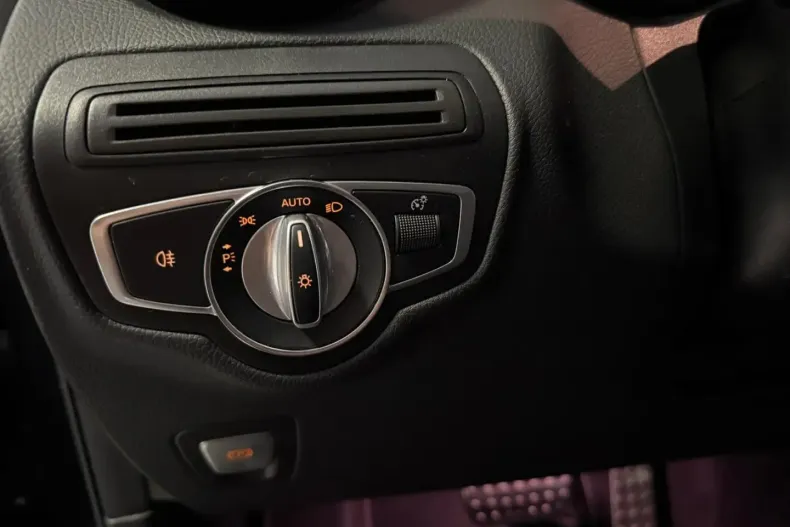 Mercedes-Benz GLC 300 din 2020 cu 59.950 km - oferta MER106248 - foto 13