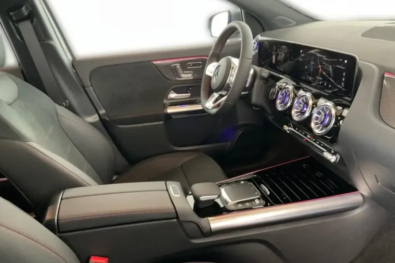 Mercedes-Benz GLA 200 din 2023 cu 32.227 km - oferta MER106254 - foto 11