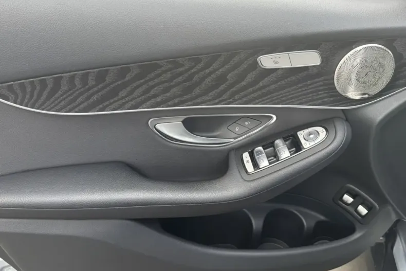 Mercedes-Benz GLC 300 din 2021 cu 56.106 km - oferta MER106264 - foto 24