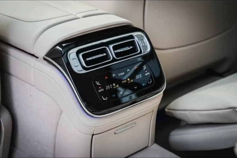 Mercedes-Benz S 580 din 2025 cu 40 km - oferta MER106276 - foto 4