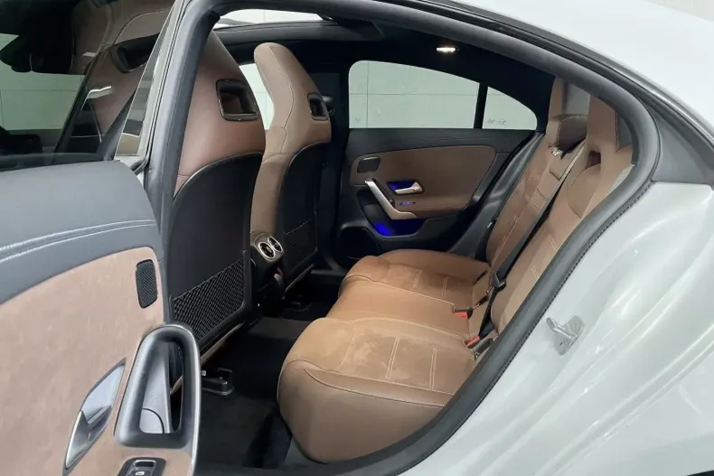 Mercedes-Benz CLA 180 din 2024 cu 10.000 km - oferta MER106299 - foto 13