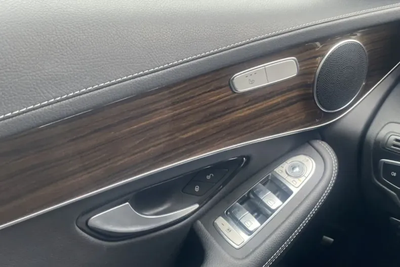 Mercedes-Benz GLC 200 din 2021 cu 69.998 km - oferta MER106316 - foto 25