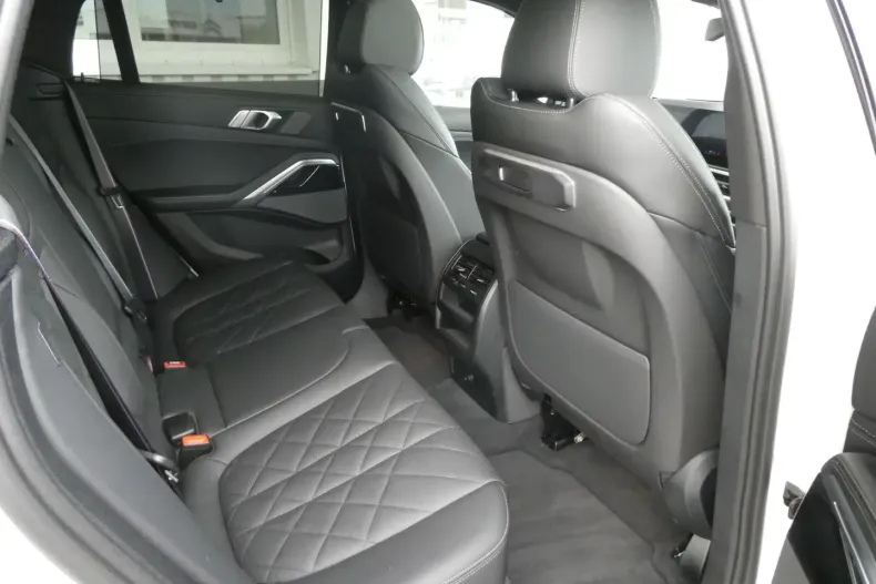 BMW X6 M60 din 2024 cu 29.899 km - oferta BMW106339 - foto 11