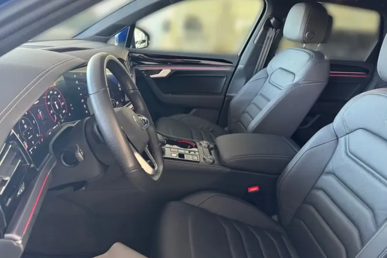 Volkswagen Touareg din 2024 cu 49.900 km - oferta VOL106387 - foto 7