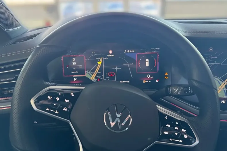 Volkswagen Touareg din 2024 cu 49.900 km - oferta VOL106387 - foto 8