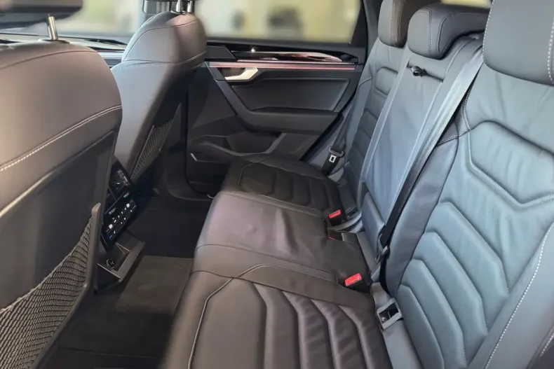 Volkswagen Touareg din 2024 cu 49.900 km - oferta VOL106387 - foto 11