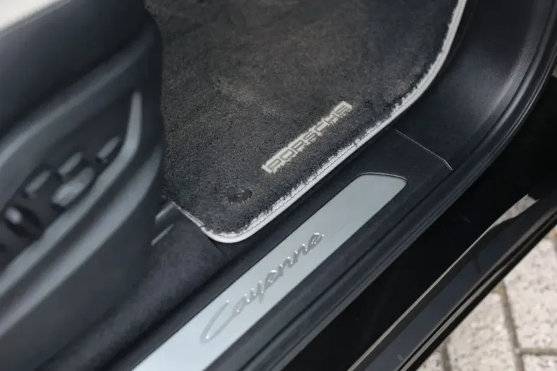 Porsche Cayenne din 2024 cu 22.056 km - oferta POR106433 - foto 3