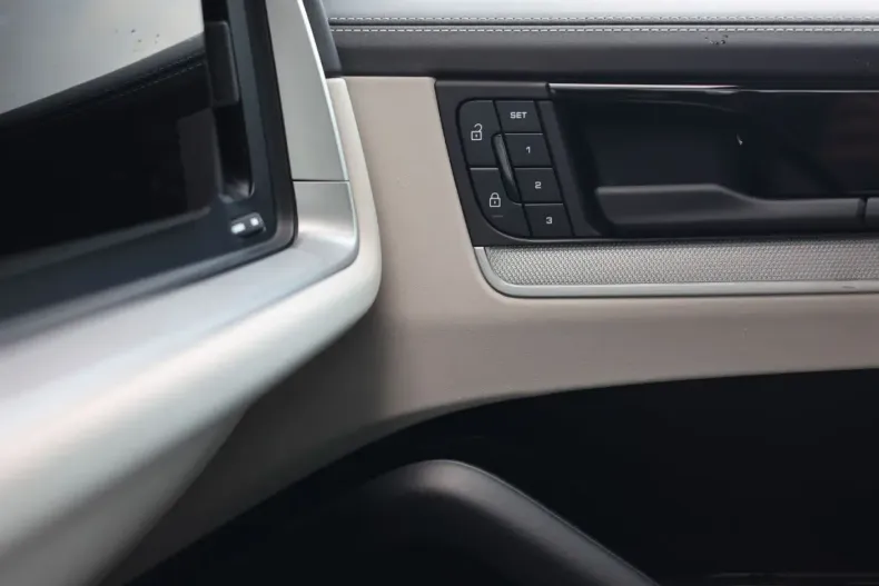 Porsche Cayenne din 2024 cu 22.056 km - oferta POR106433 - foto 17