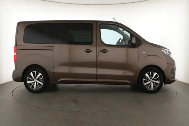 Toyota Proace (Verso) din 2024 cu 12.224 km - oferta TOY106440 - foto 6