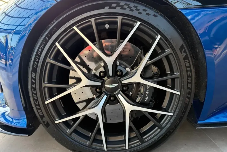 Aston Martin DB12 din 2024 cu 2.543 km - oferta AST106457 - foto 21