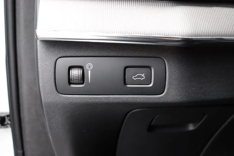 Volvo XC90 din 2022 cu 75.331 km - oferta VOL106488 - foto 11