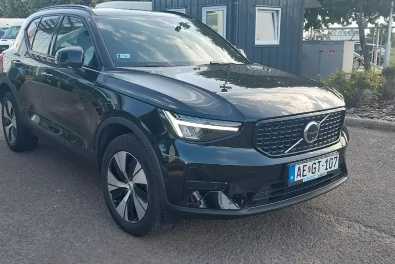 Volvo XC40 din 2023 cu 5.830 km - oferta VOL106532 - foto 1
