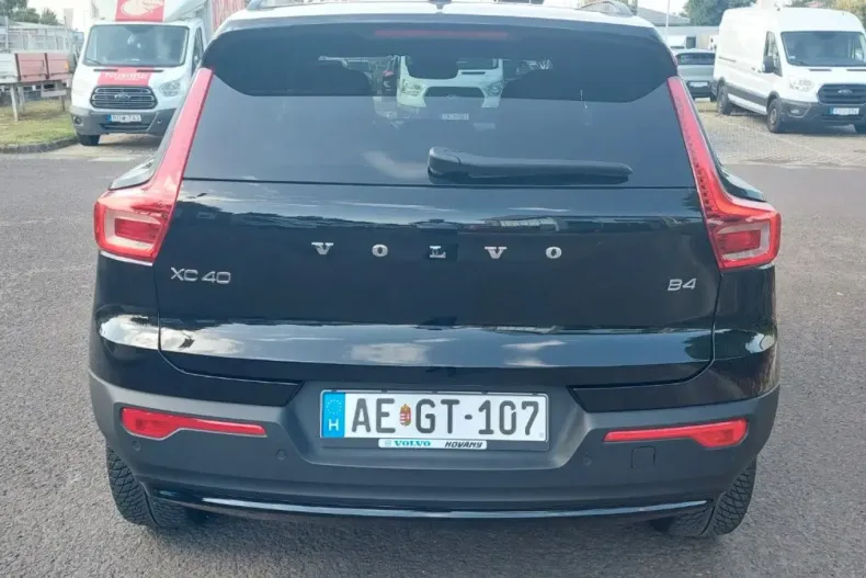 Volvo XC40 din 2023 cu 5.830 km - oferta VOL106532 - foto 3
