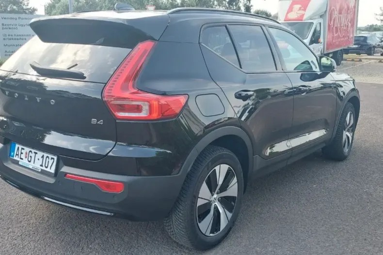 Volvo XC40 din 2023 cu 5.830 km - oferta VOL106532 - foto 4