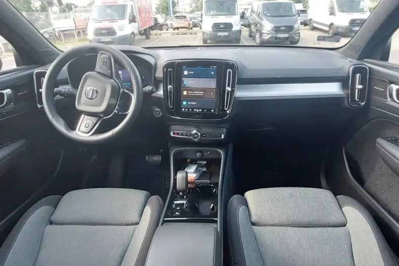 Volvo XC40 din 2023 cu 5.830 km - oferta VOL106532 - foto 10