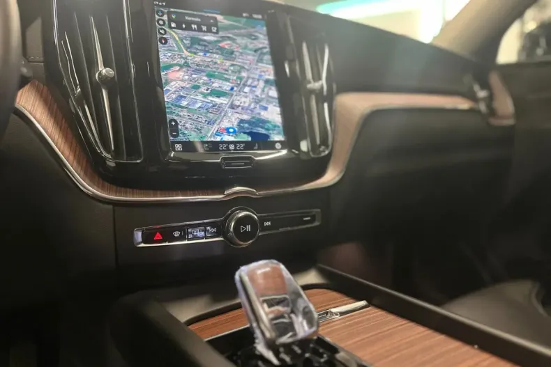 Volvo XC60 din 2024 cu 12.000 km - oferta VOL106534 - foto 18