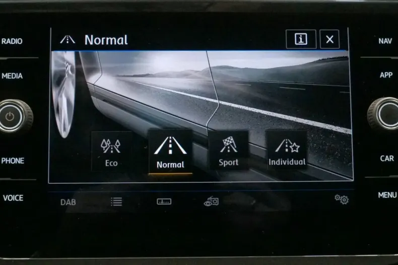 Volkswagen Tiguan din 2021 cu 73.914 km - oferta VOL106540 - foto 26