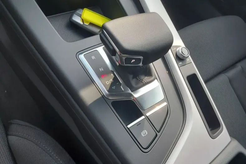 Audi A4 din 2023 cu 10.850 km - oferta AUD106545 - foto 12