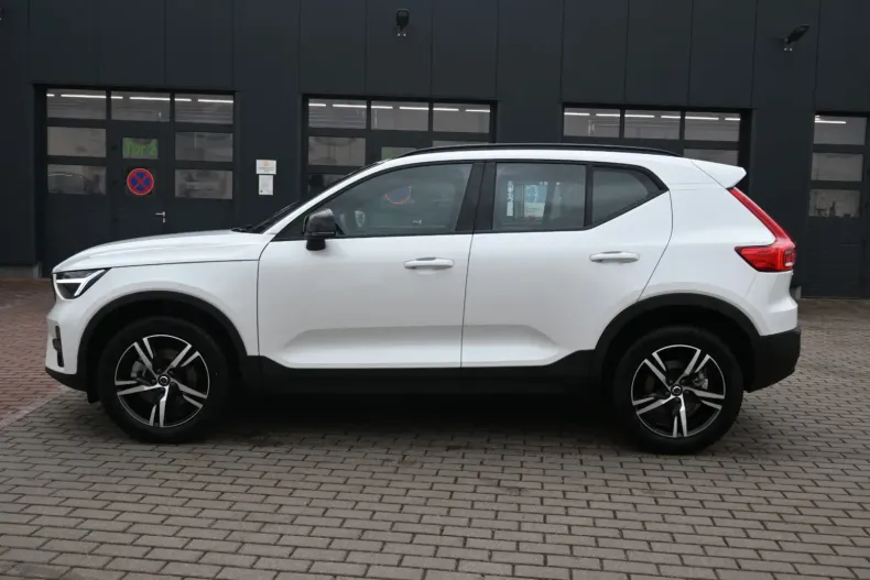 Volvo XC40 din 2024 cu 15.220 km - oferta VOL106547 - foto 2