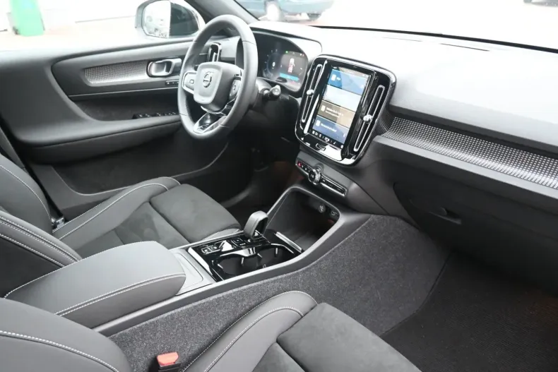 Volvo XC40 din 2024 cu 15.220 km - oferta VOL106547 - foto 12